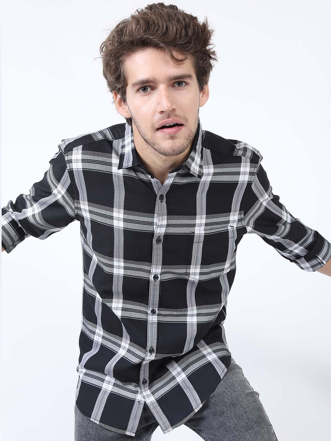 HIGHLANDER Men Black & White Slim Fit Windowpane Checked Casual Shirt