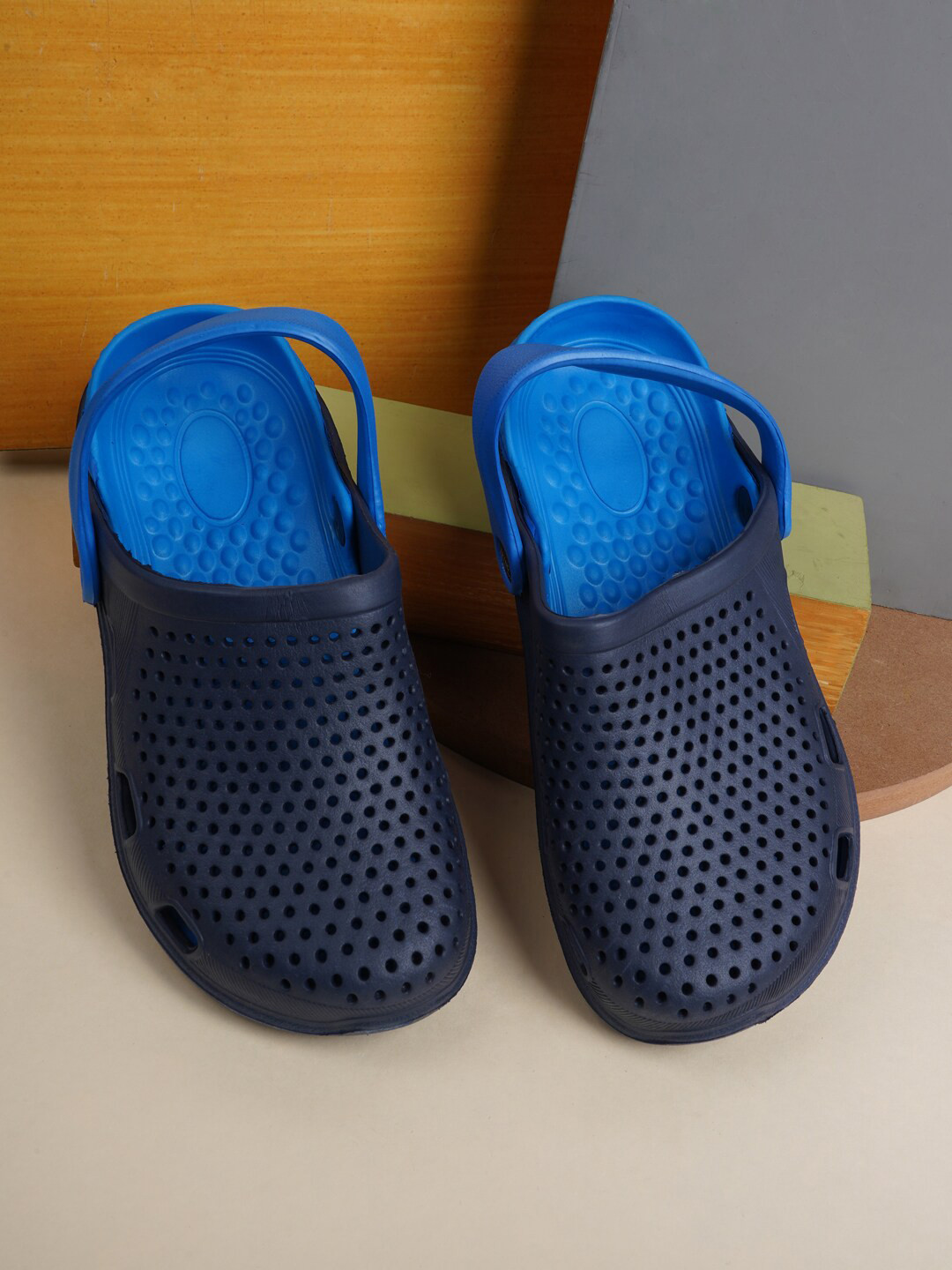 Walkfree Men Navy Blue Rubber Clogs