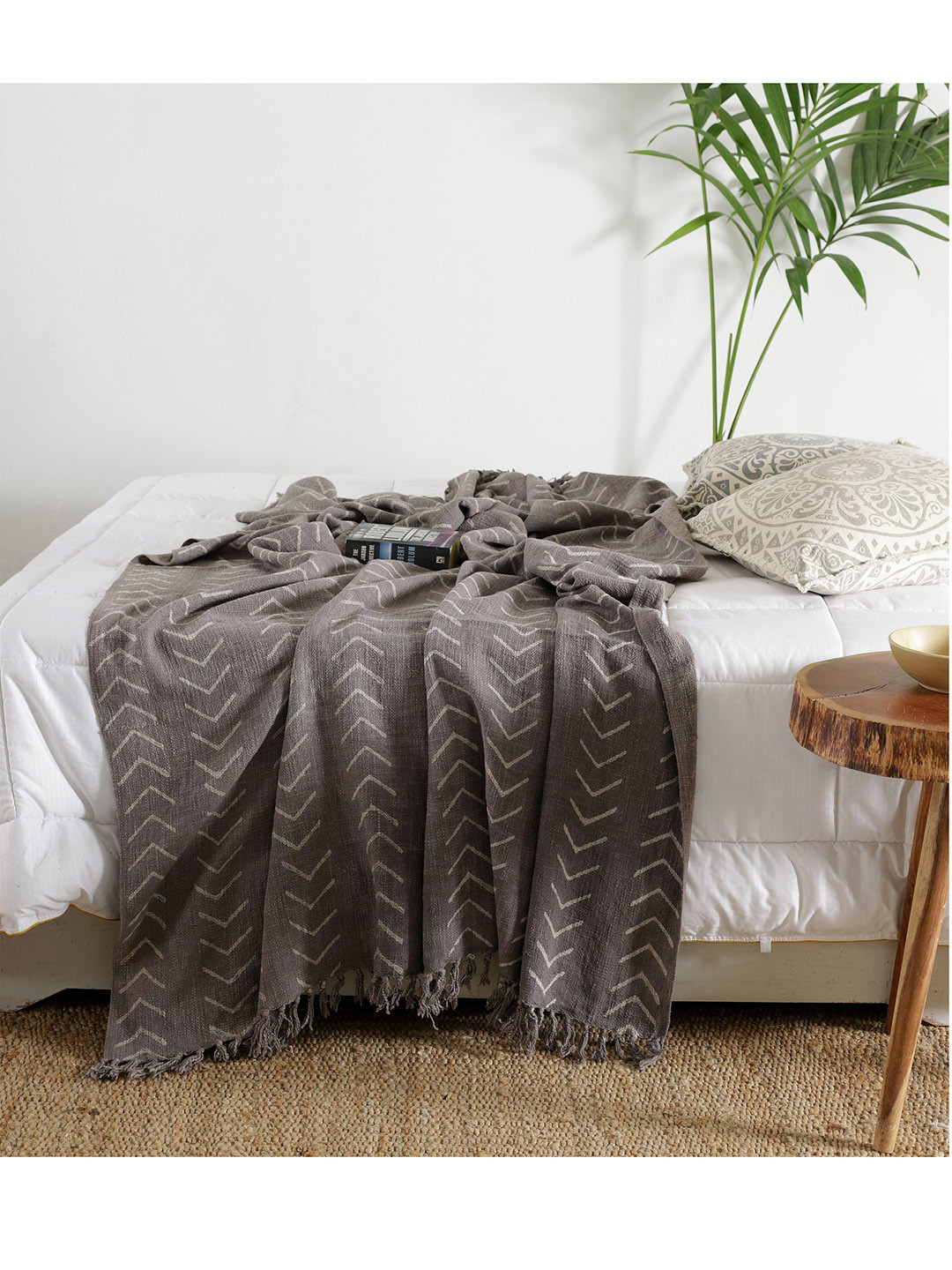 HANDICRAFT PALACE Brown Geometric Print Cotton Bed Throw