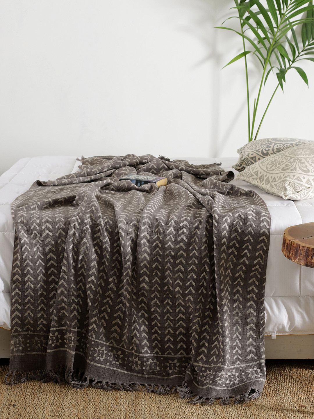 HANDICRAFT PALACE Grey Printed Cotton Bed Throw