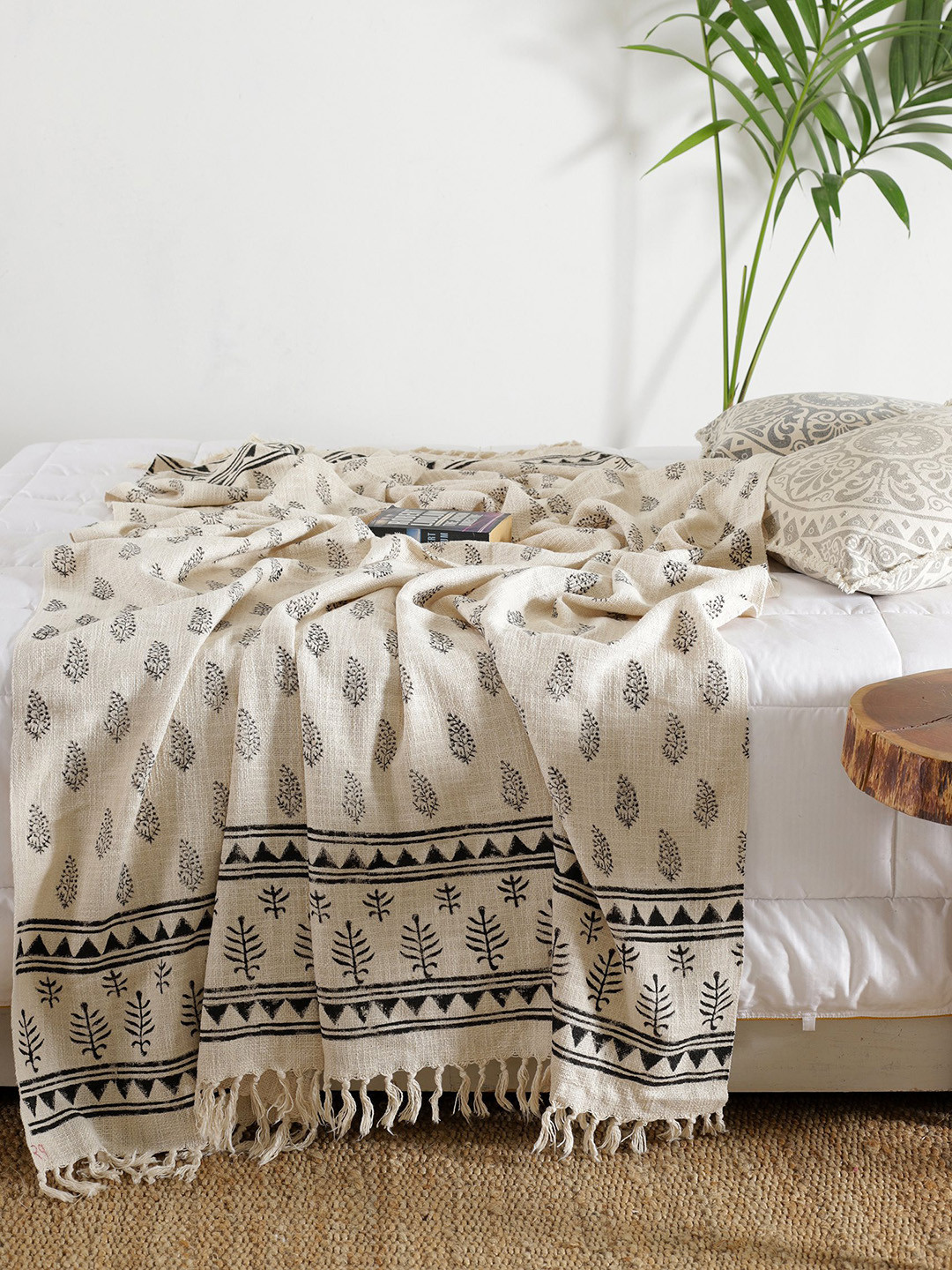 HANDICRAFT PALACE White & Black Printed Cotton Bed Throw