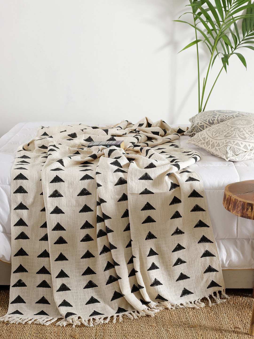 HANDICRAFT PALACE White & Black Printed Cotton Bed Throw