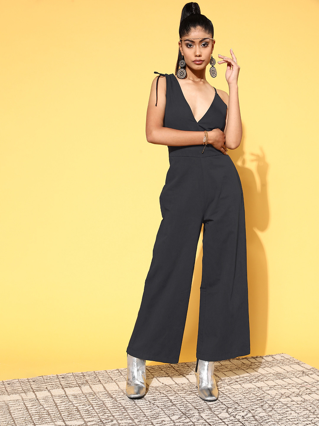 SASSAFRAS Women Classic Black Solid Joyful Jumpsuit