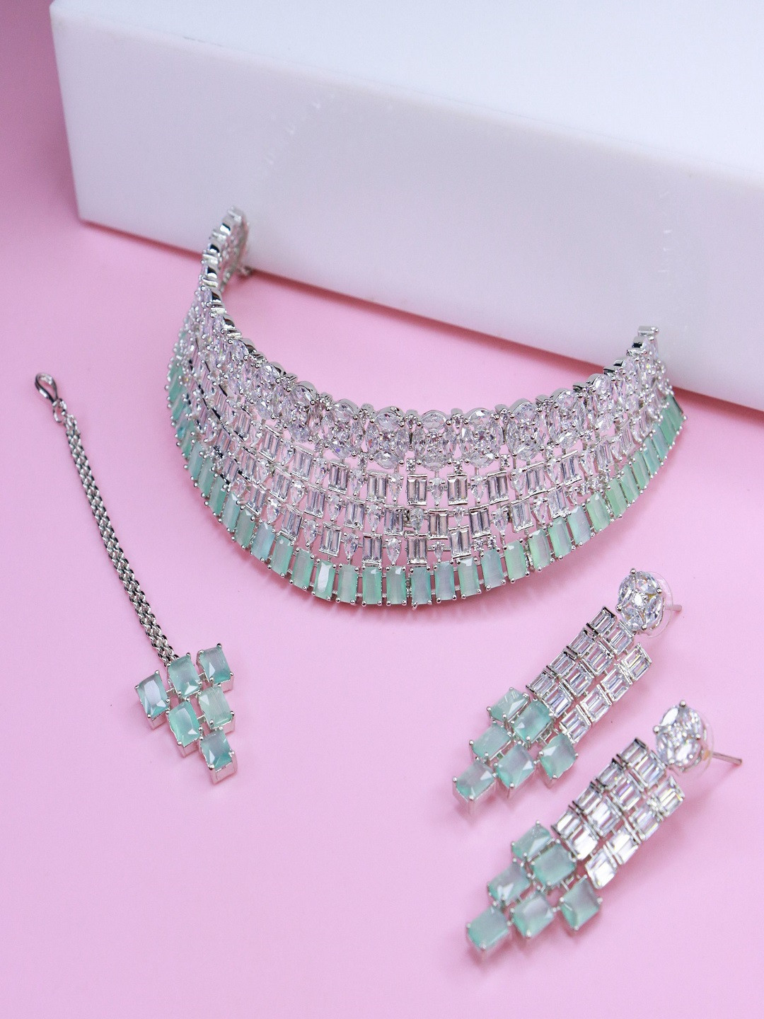 I Jewels Blue & White Floral Studded Choker Silver Plated Jewellery Set