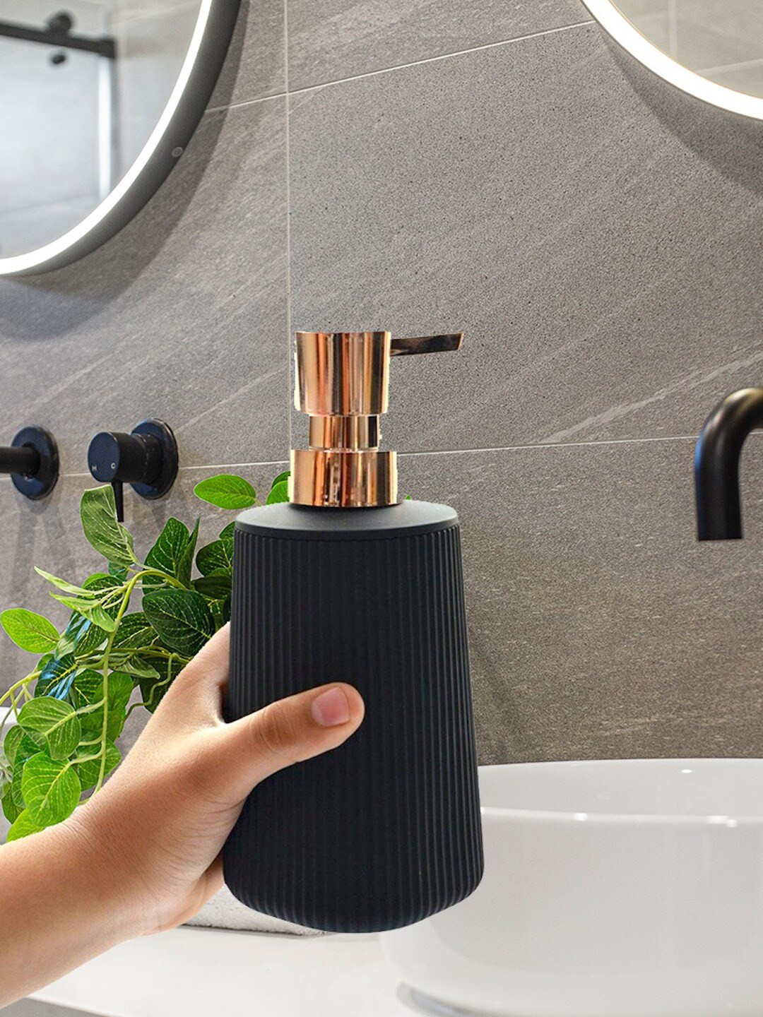 Tranquil square Black Solid Soap Dispenser