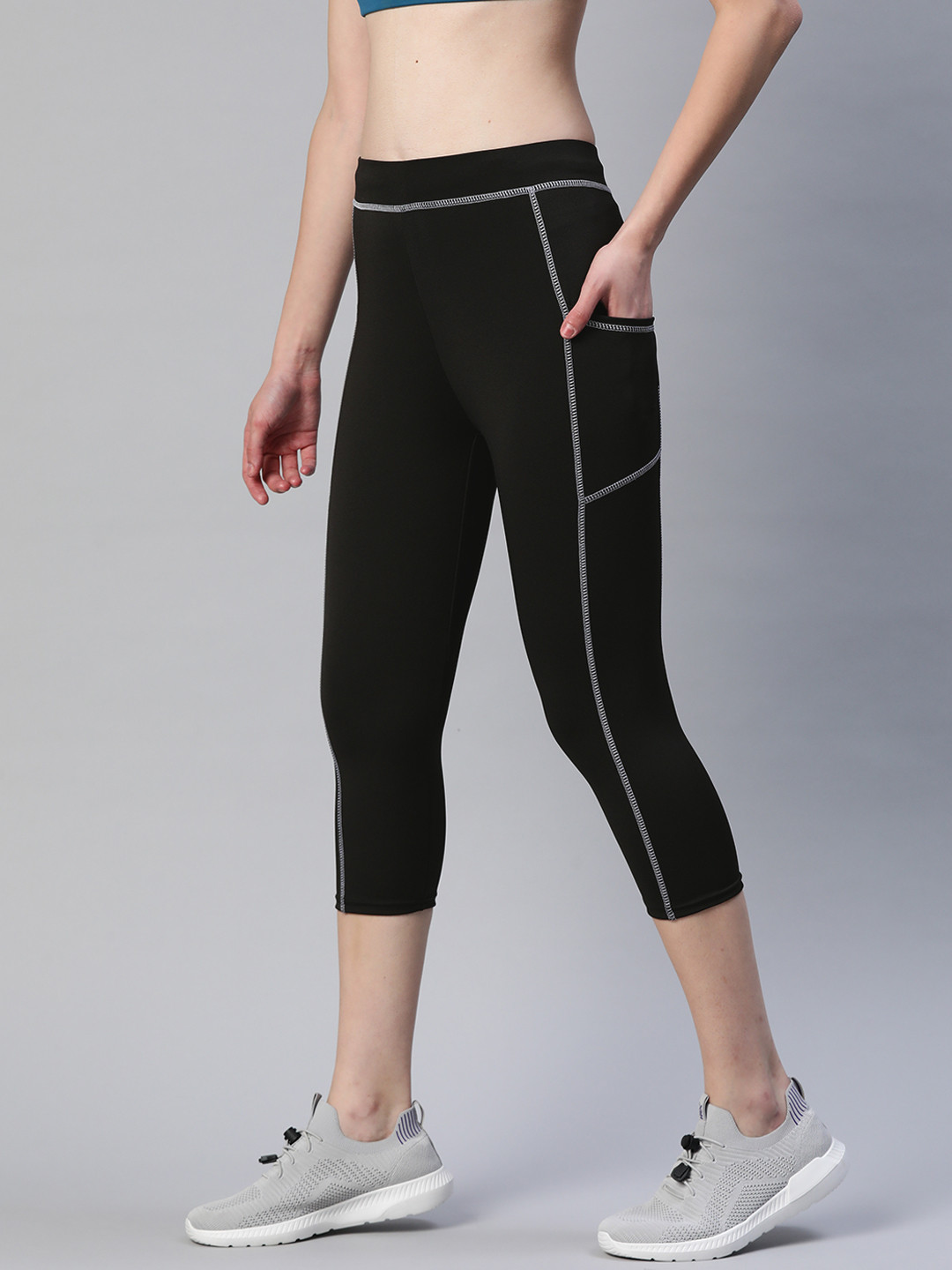 Blinkin Women Black Solid Three-Fourth Rapid Dry Tights With Side Pockets