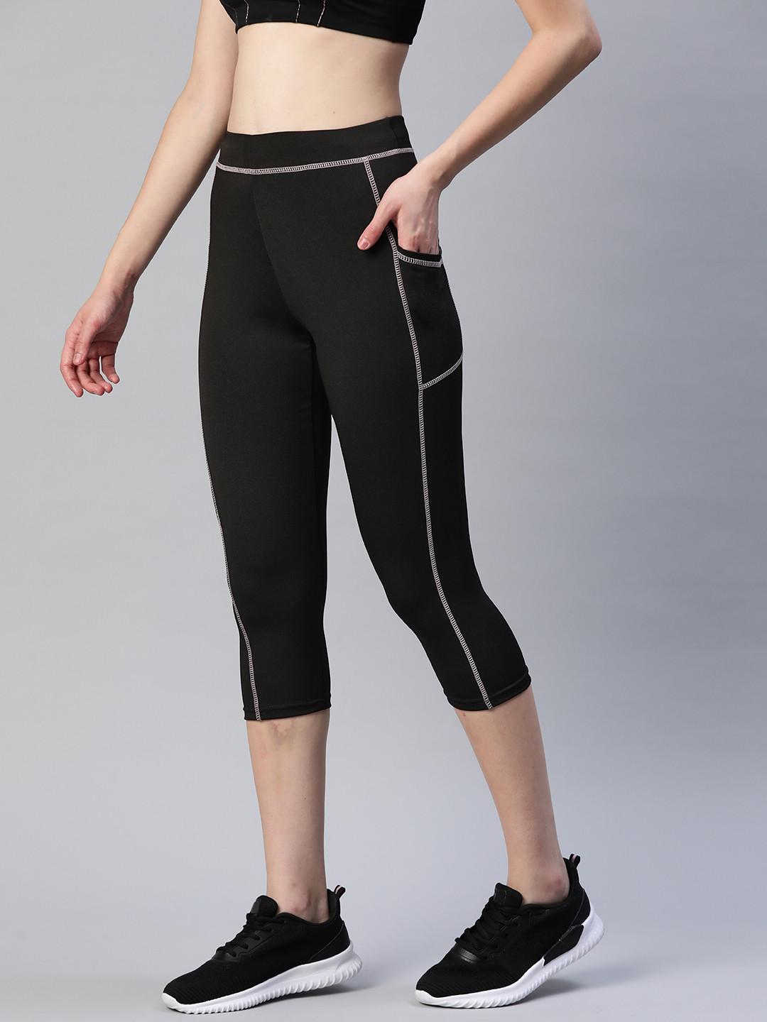 Blinkin Women Black Solid Three-Fourth Rapid Dry Tights With Side Pockets