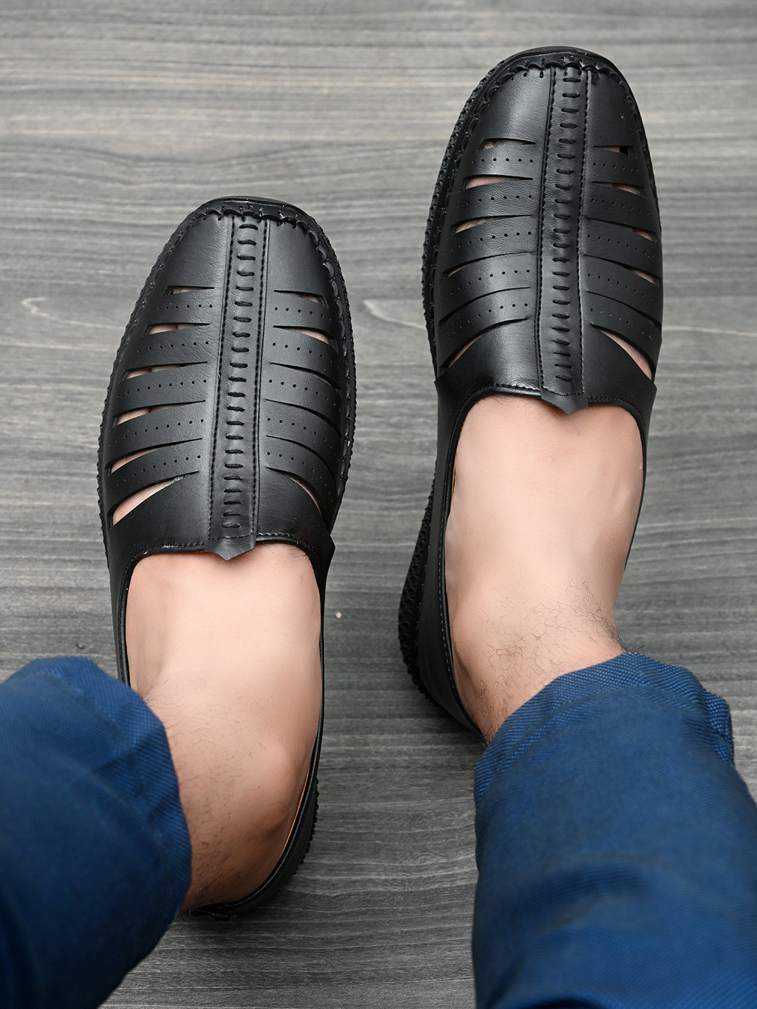 INVICTUS Men Black Comfort Sandals