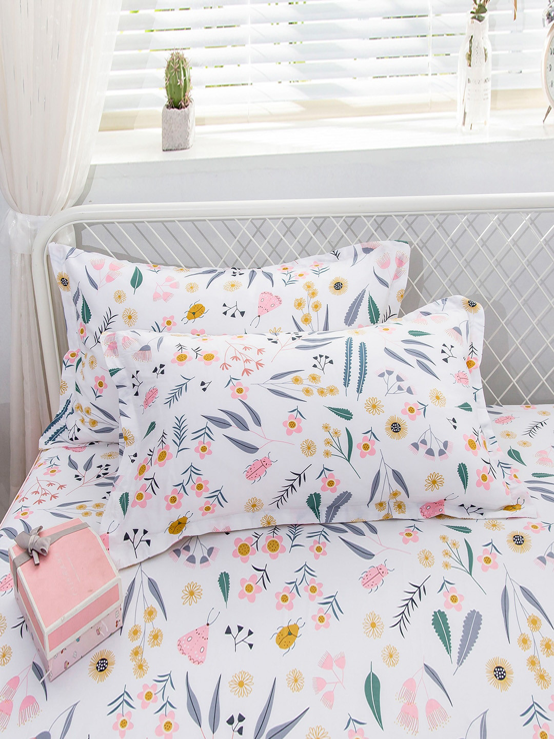 JC HOME Pink  White Floral Printed Single Bed Cover With 2 Pillow Covers