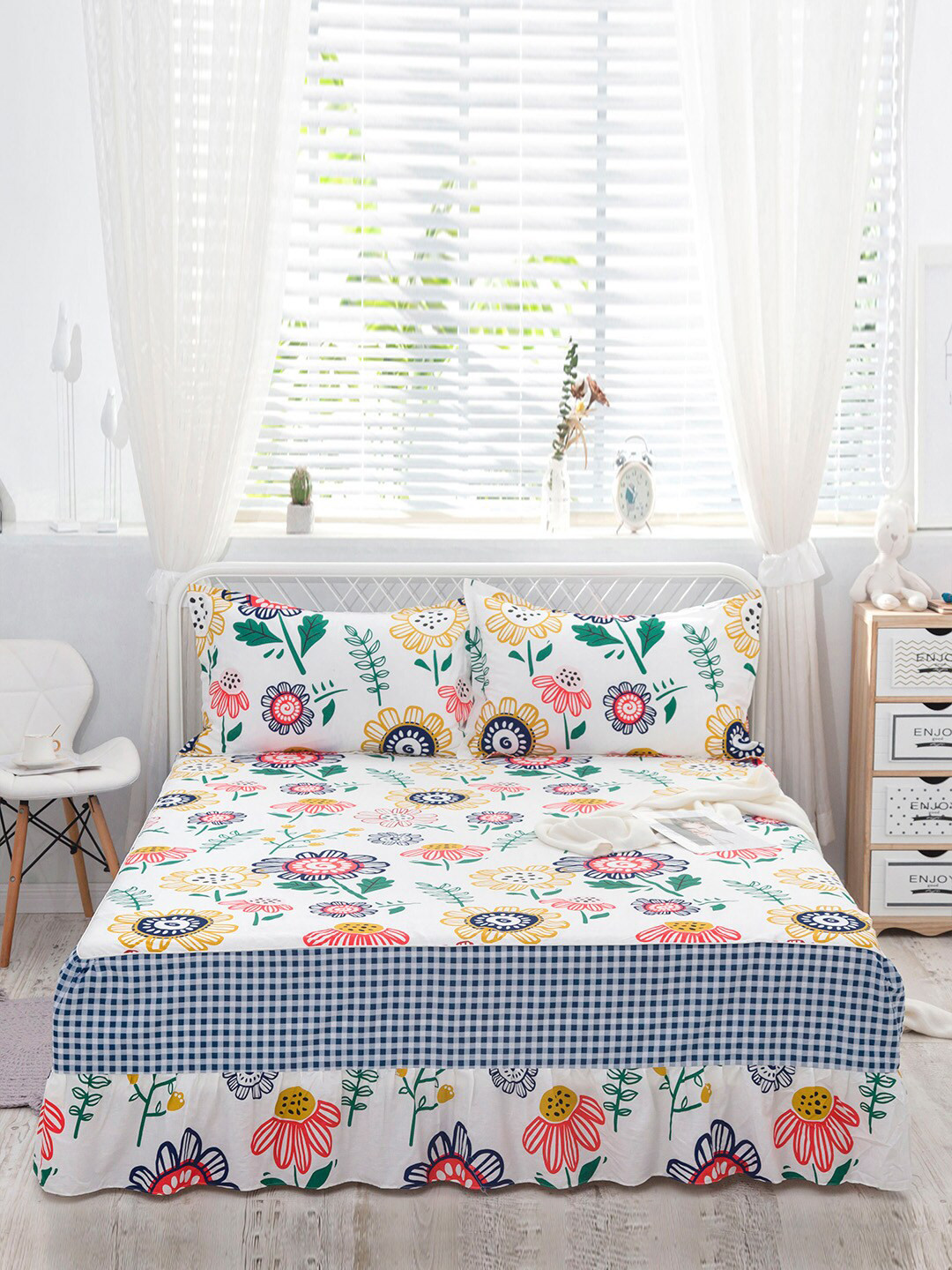 JC HOME White & Red Floral Printed Double Queen Bed Cover With Two Pillow Covers