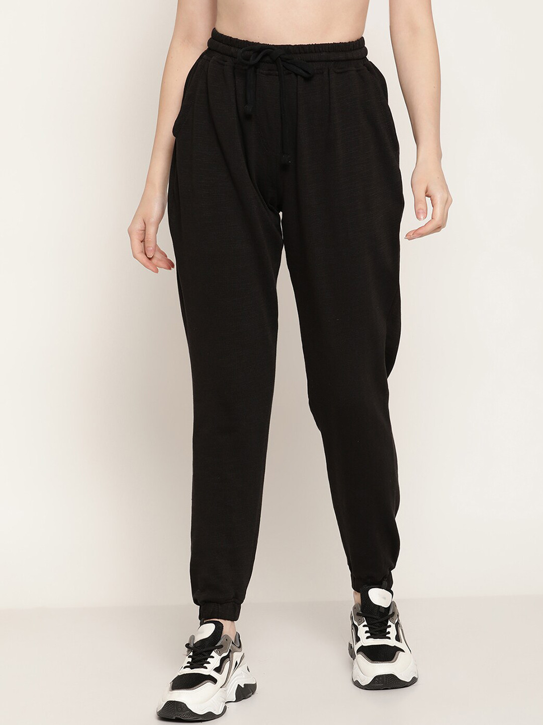 Rute Women Black Solid Cotton Jogger