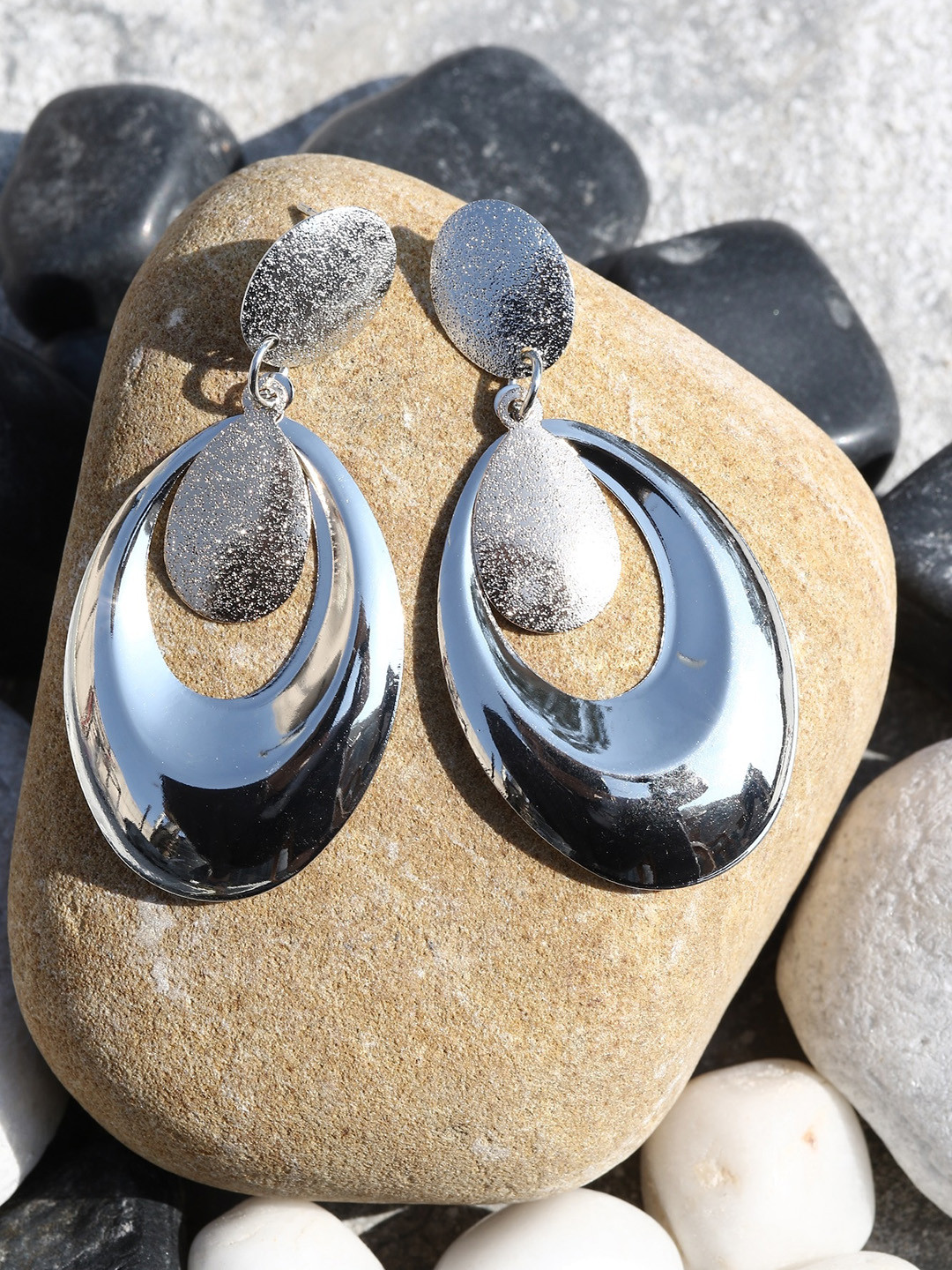 CHOCOZONE Gold-Toned Oval Drop Earrings