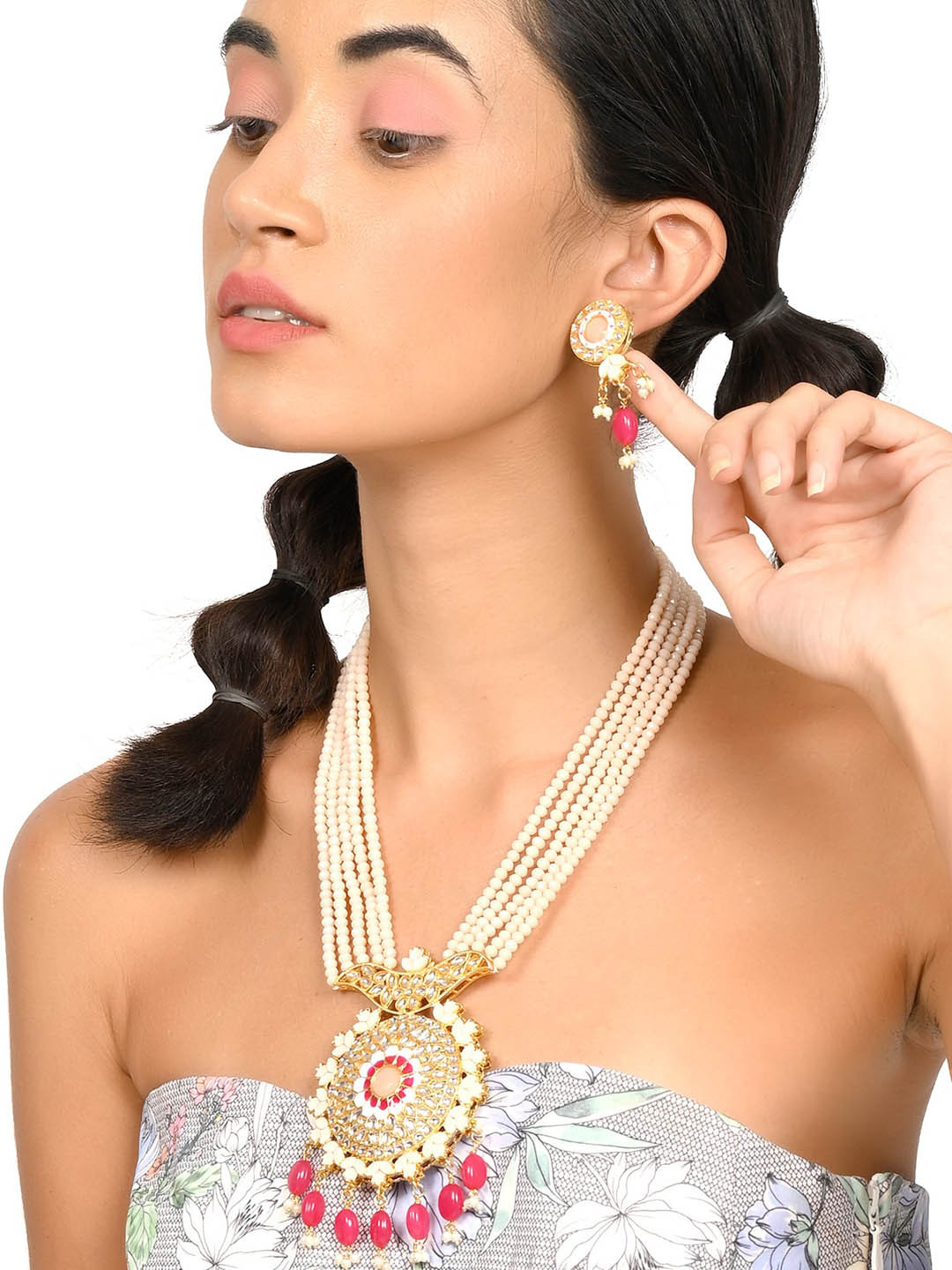 ODETTE Women Peach-Colored Kundan Studded & Beaded Jewellery Set