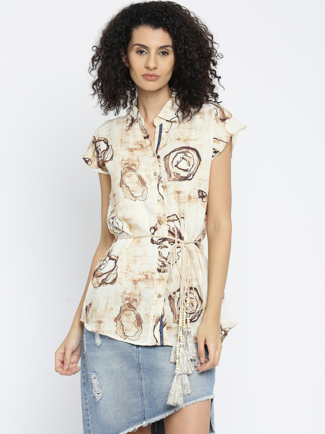 Deal Jeans Women Beige Printed Comfort Fit Shirt