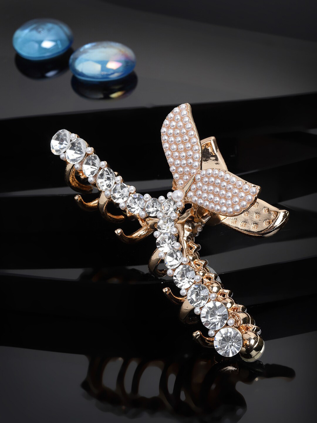 VOGUE PANASH Women Gold-Toned & White Fish Shaped Embellished Pearl Claw Clip