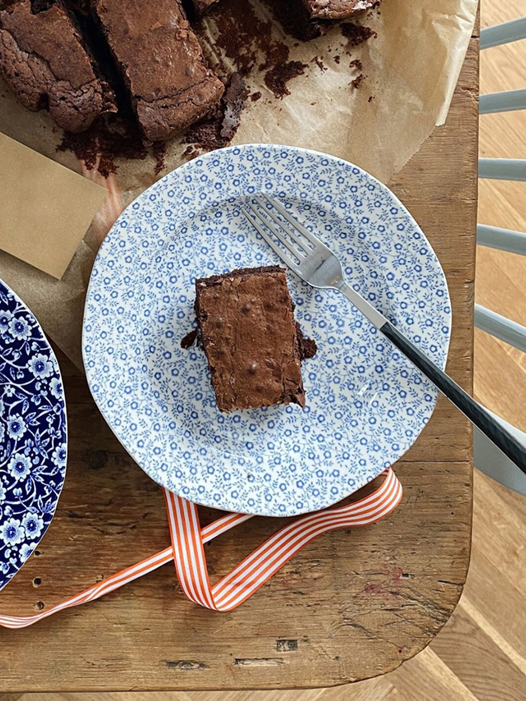 BURLEIGH Blue & White 1 Piece Printed Earthen Clay Glossy Plate