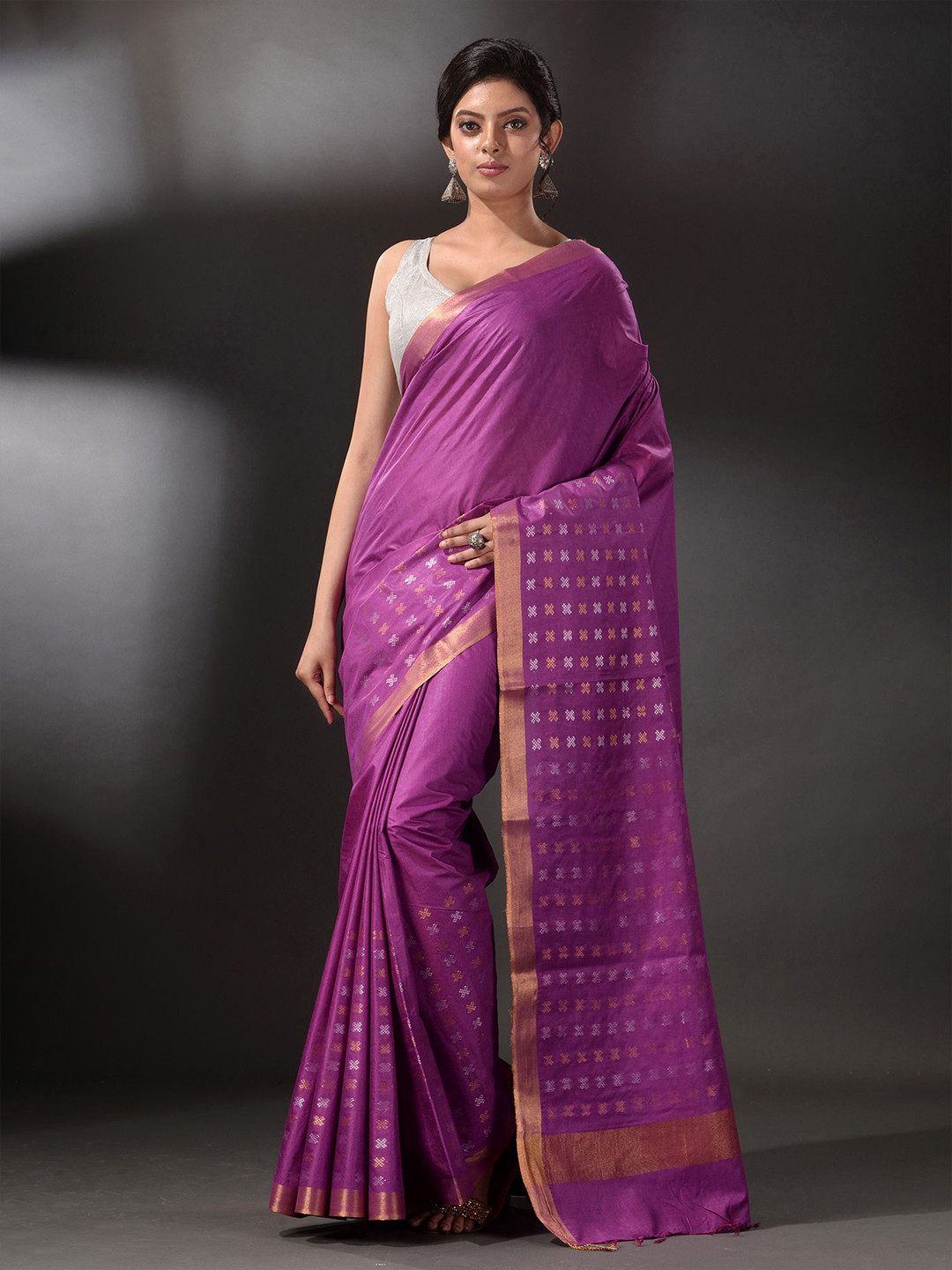 Arhi Magenta & Gold-Toned Cotton Blended Woven Design Saree
