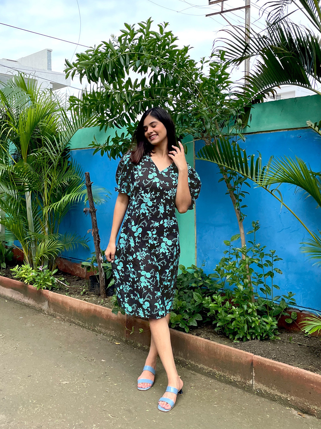 Tokyo Talkies Women Black & Blue Floral Dress