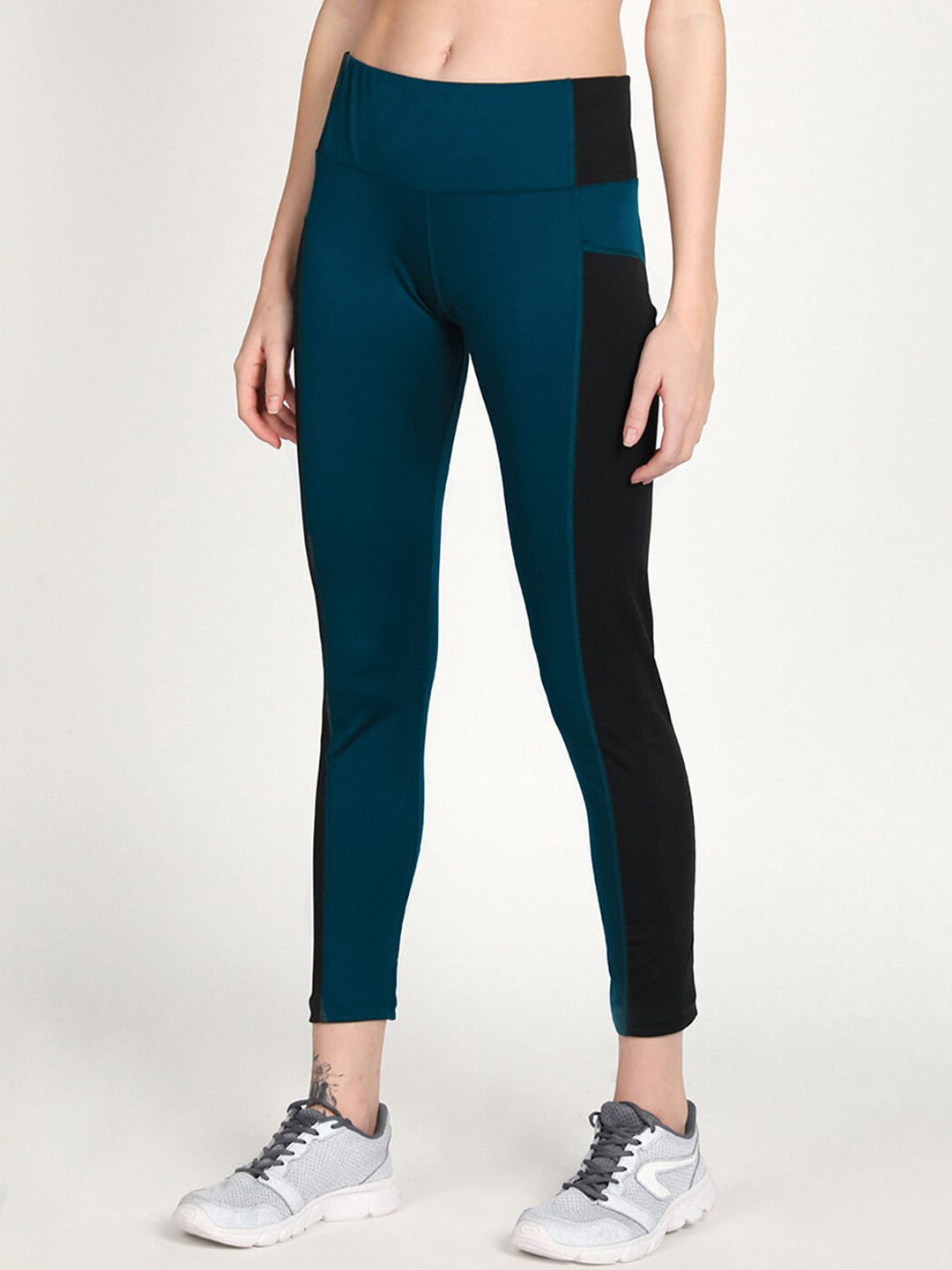 CHKOKKO Women Blue & Black Solid Yoga Tights