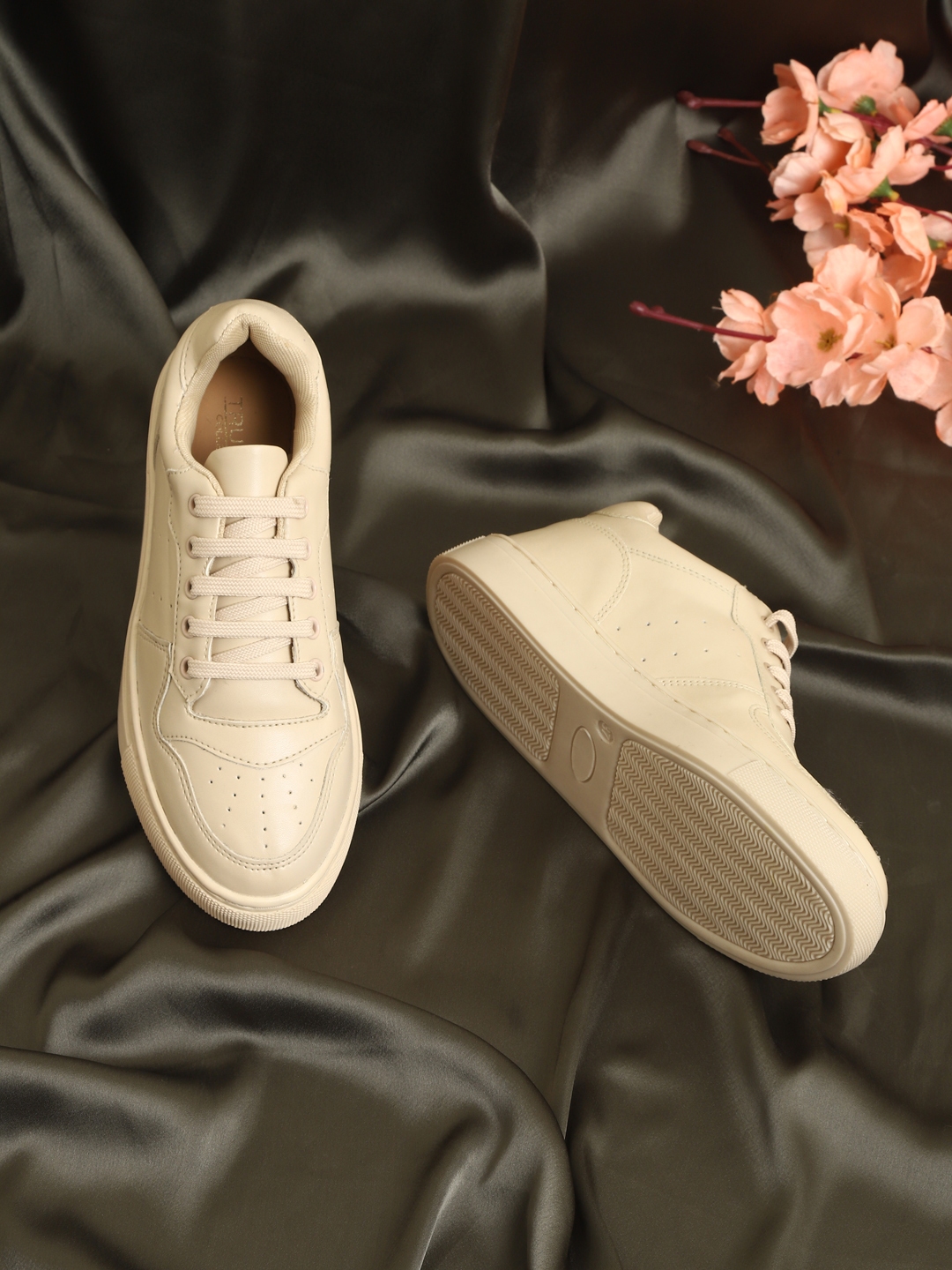 Cream coloured sneakers store