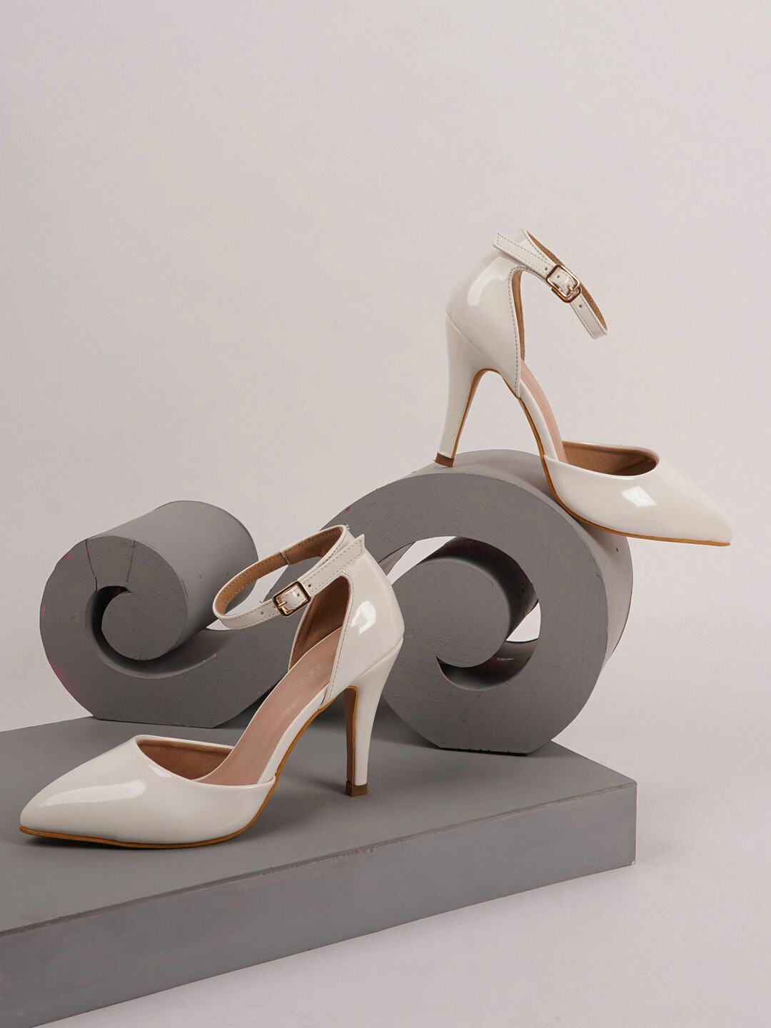 Rubeezz White Party Stiletto Pumps with Buckles