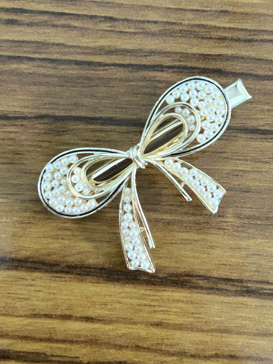 LAIDA Women White & Gold-Toned Pearl Embellished Bow Alligator Hair Clip