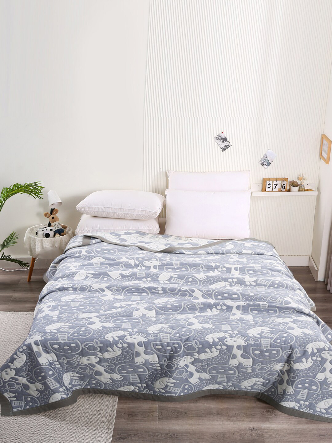 URBAN DREAM Kids Grey & White Woven-Design Cotton Double Queen Bed Cover