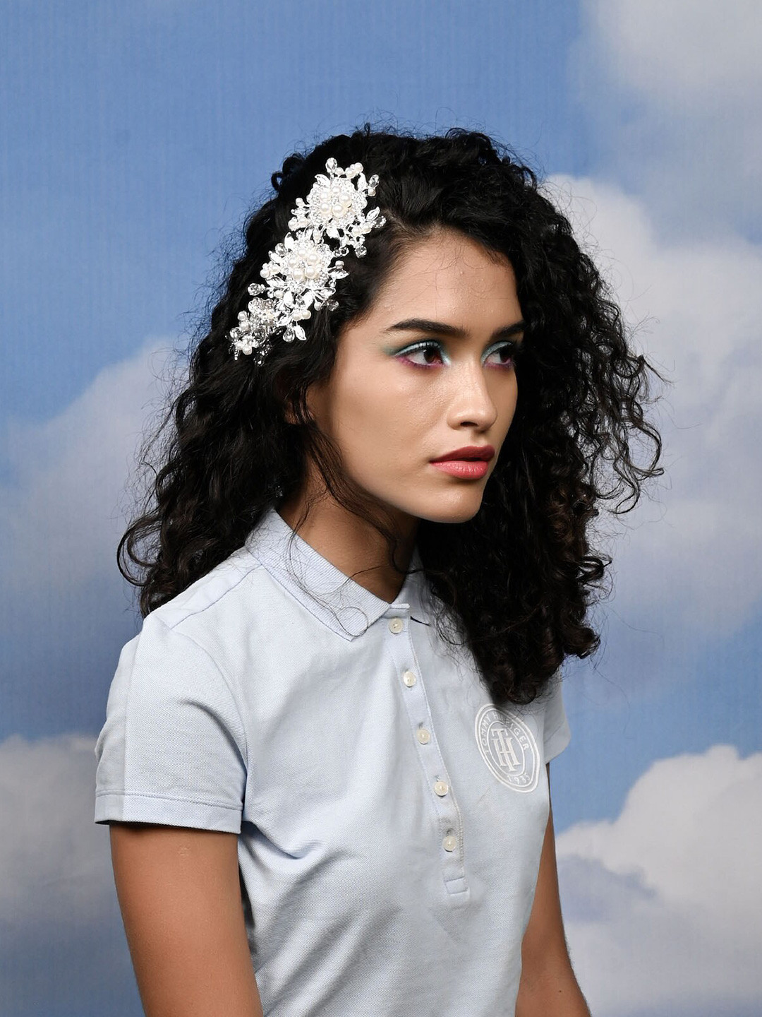 ODETTE Women Silver-Toned & White Floral Hair Band