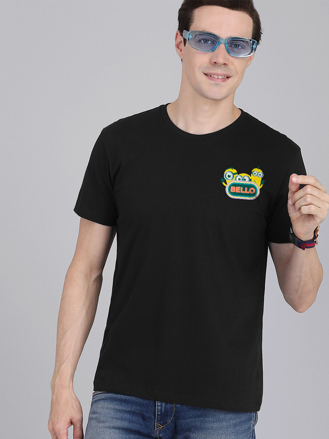 Free Authority Men Black Minions Applique T-shirt