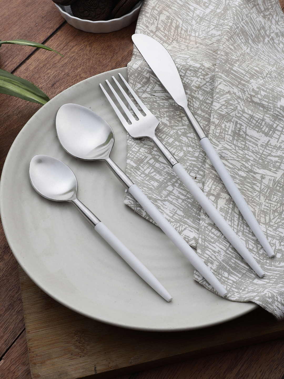 VarEesha 4 Pcs White Handle Matt Steel Cutlery Sets