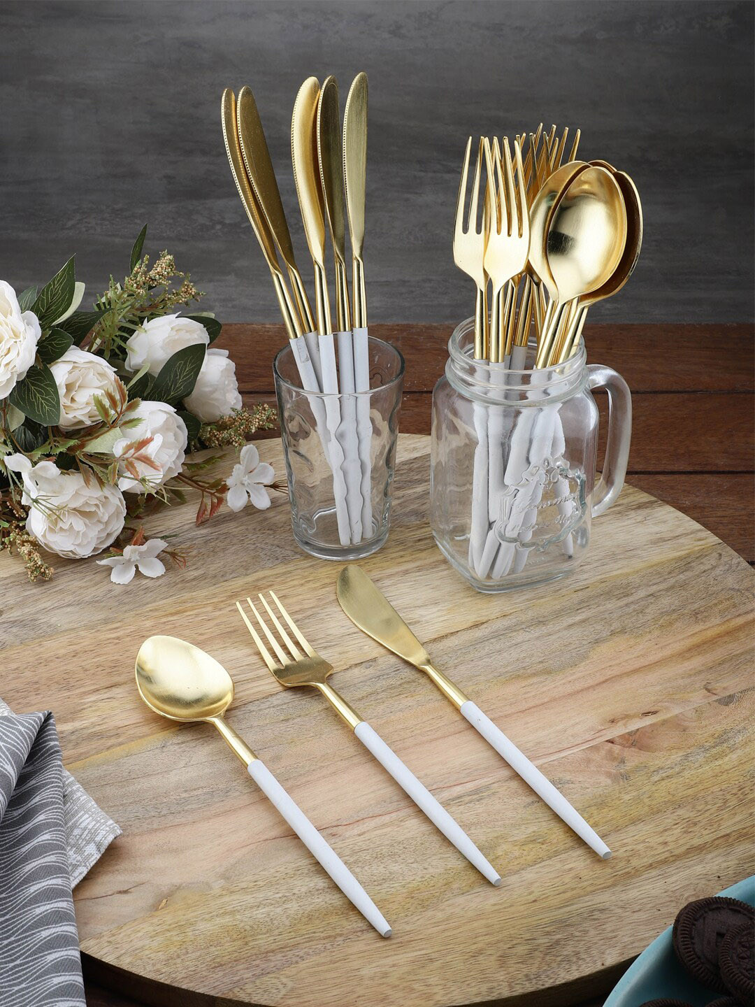 VarEesha Set Of 18 Gold Toned Radiant Stainless Steel Cutlery Set