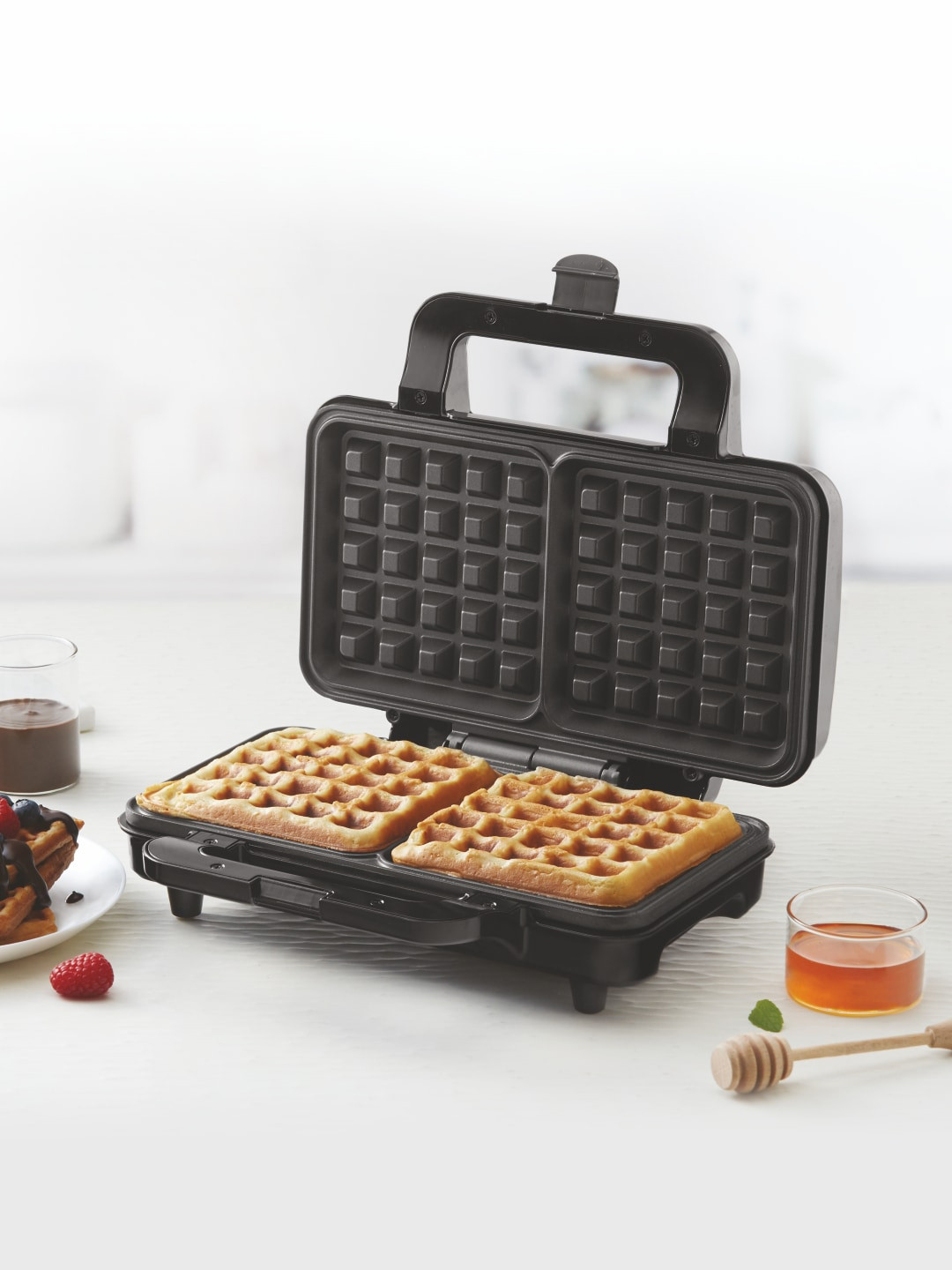 BOROSIL Black & Silver-Toned Neo Waffle Maker