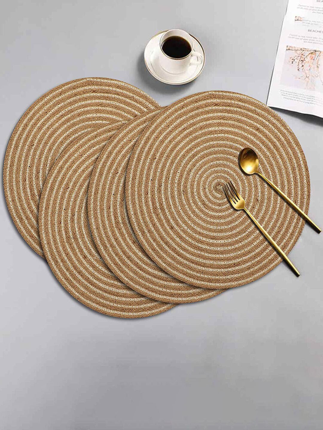 LUXEHOME INTERNATIONAL Set of 4 Beige Jute Round Table Placemats
