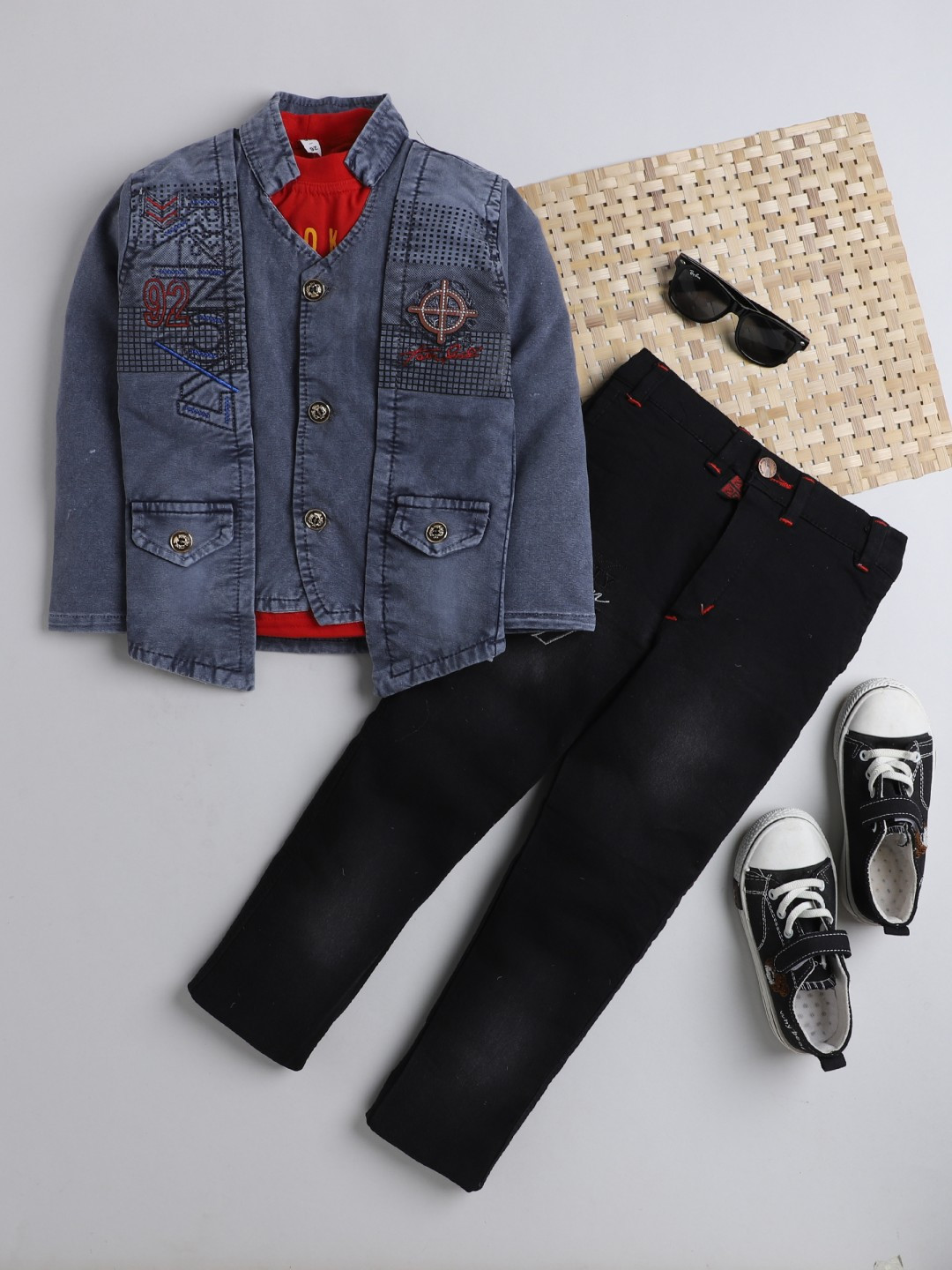 DKGF FASHION Boys Grey & Black T-shirt With Trousers