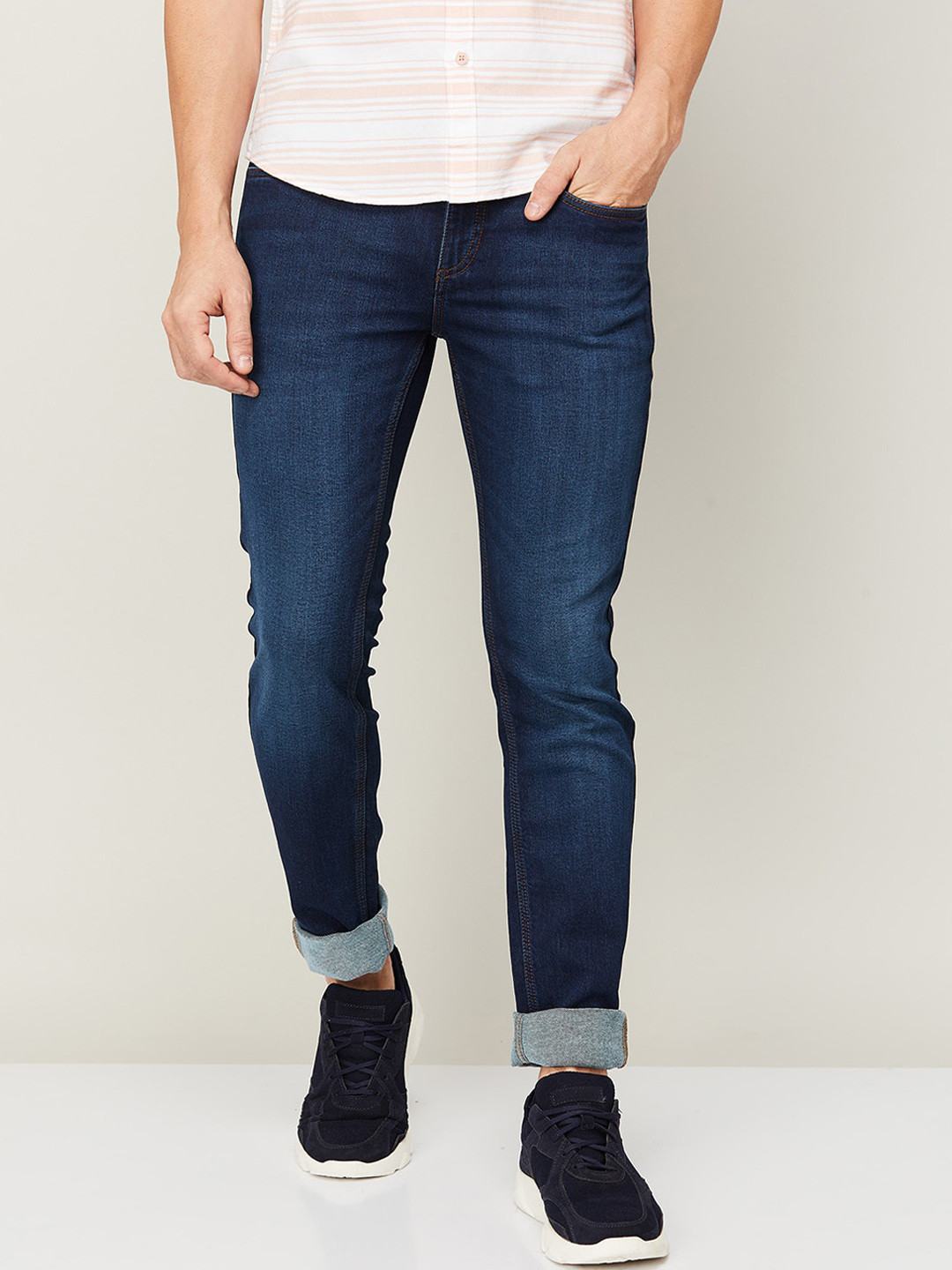 Forca by Lifestyle Men Blue Slim Fit Light Fade Cotton Jeans