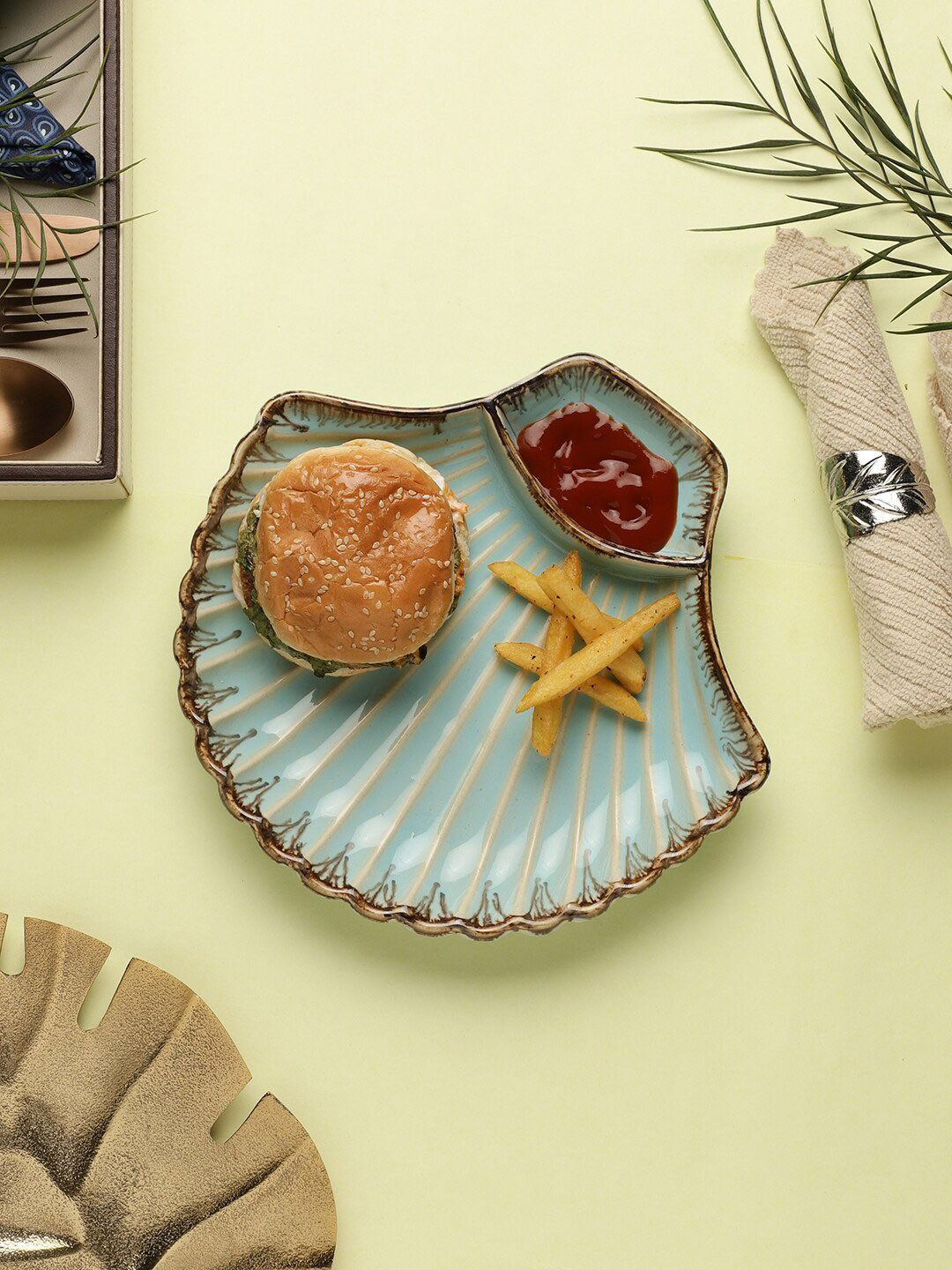 VarEesha Green & Gold-Toned Ceramic Sea Shell Chip n Dip Serving Platter