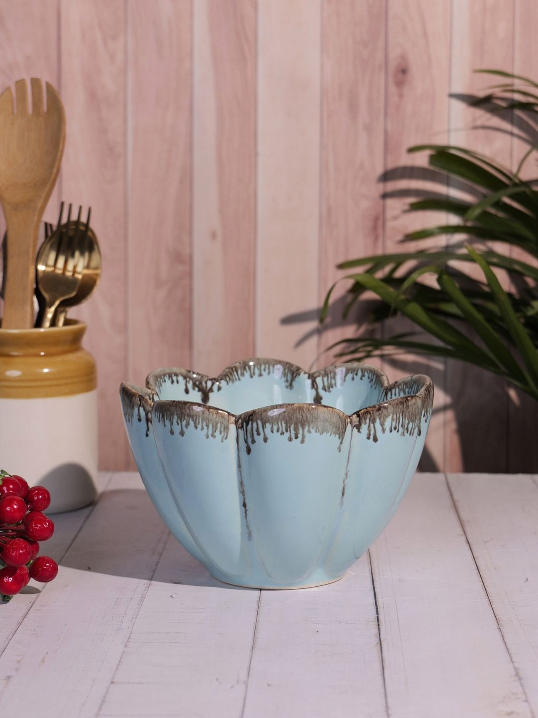 VarEesha Green Ceramic Petal Serving Bowl