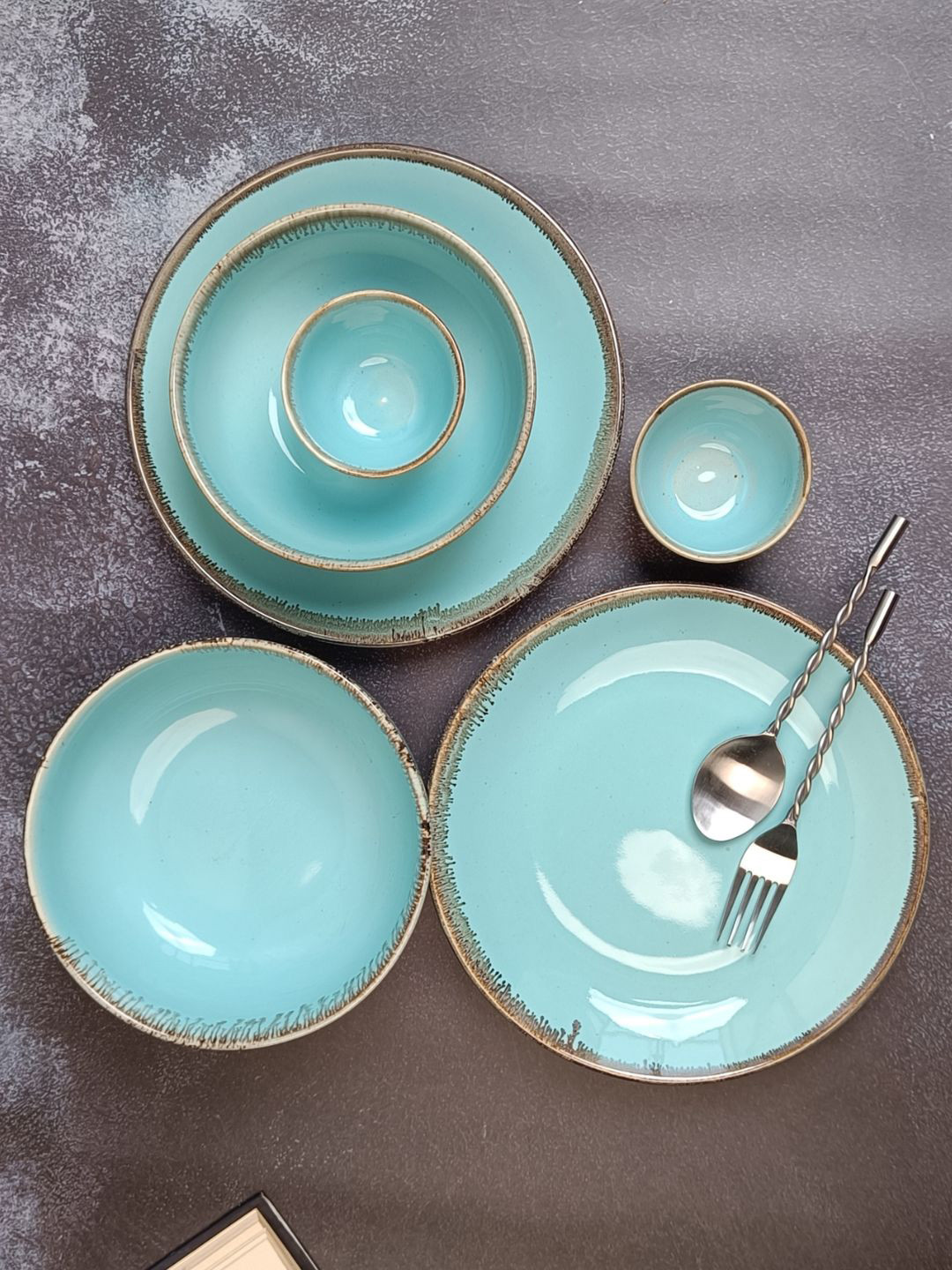 VarEesha Blue & 10 Pieces Ceramic Matte Dinner Set