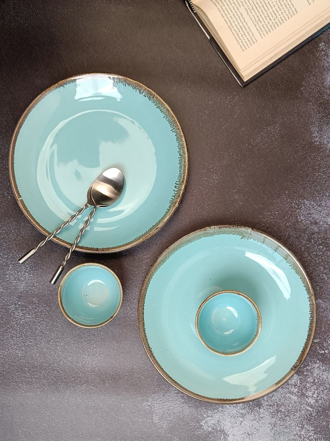 VarEesha Green 4 Pieces Ceramic Glossy Dinner Set