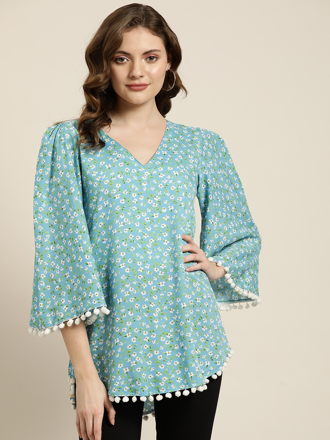 Qurvii Blue & White Ditsy Floral Printed V-Neck A-Line Kurti
