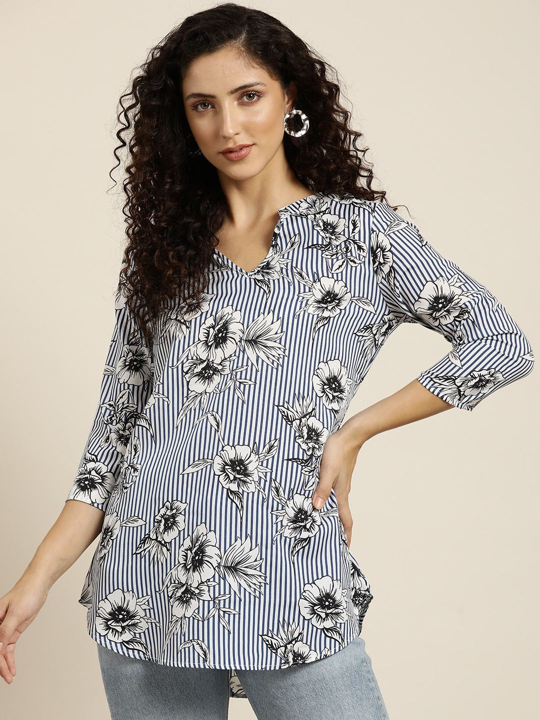 Qurvii White & Blue Floral Printed A-Line Kurti