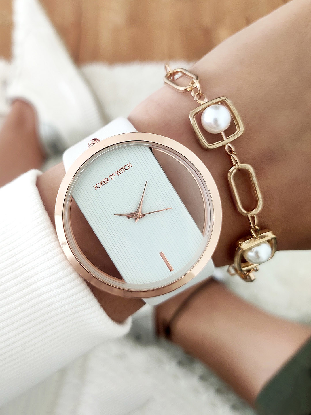 JOKER & WITCH Women White & Gold-Toned Solid Watch & Bracelet Gift Set