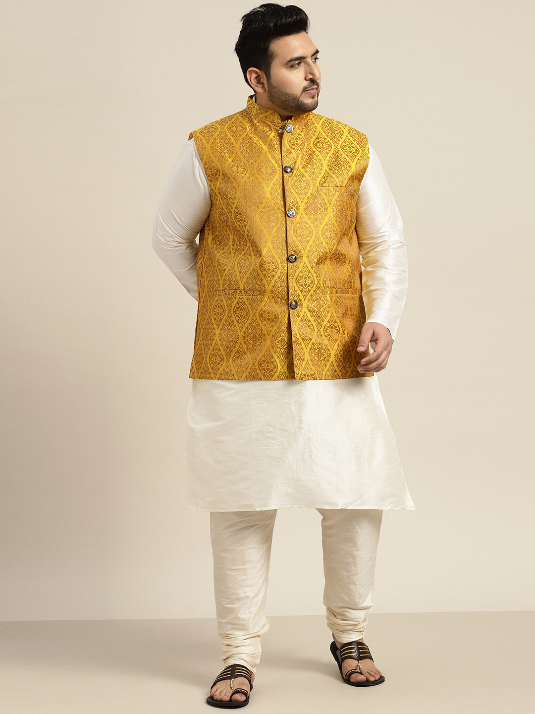 SOJANYA PLUS Men Off White Kurta with Pyjamas & Nehru Jacket