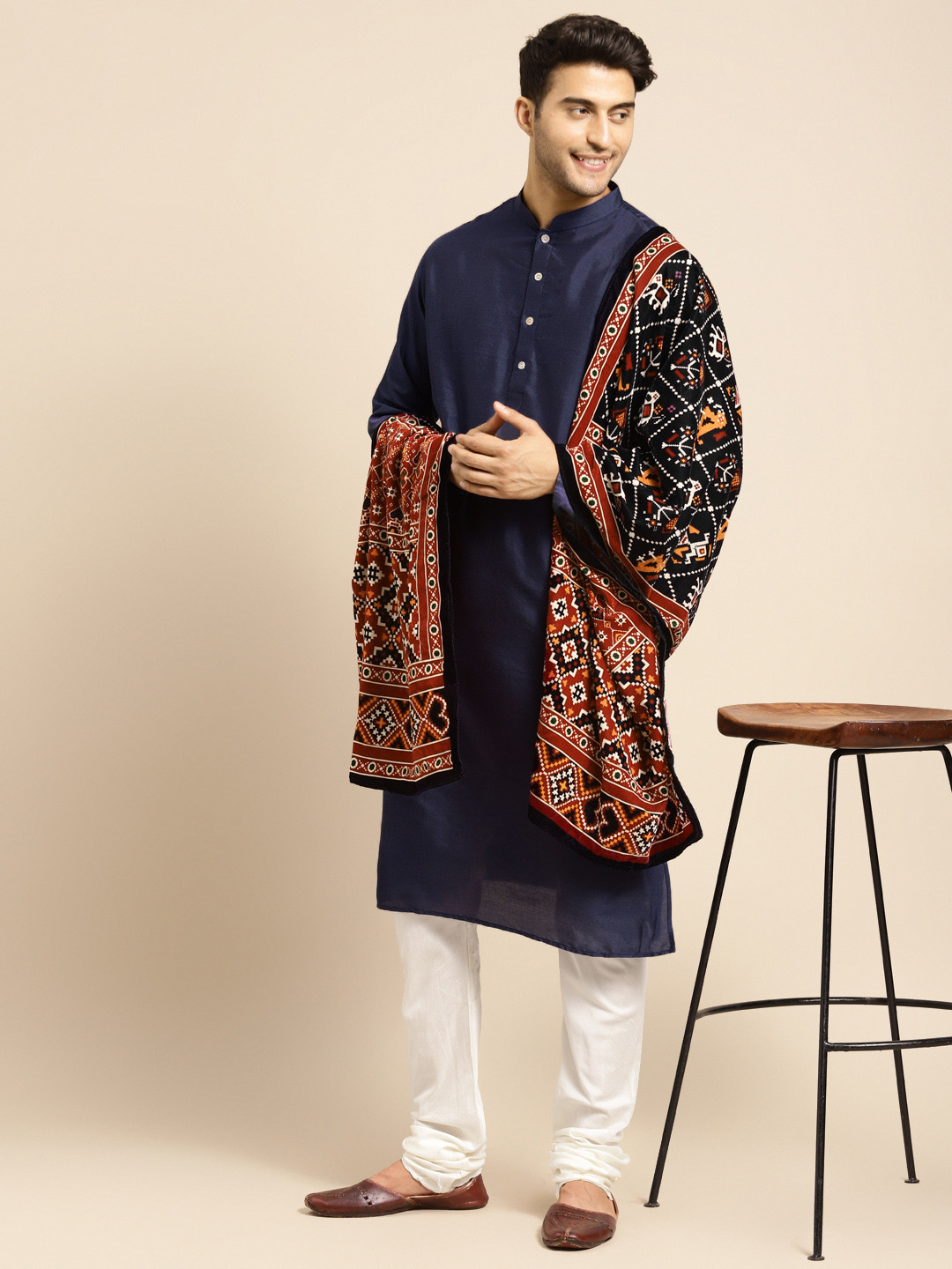 KISAH Men Navy Blue & White Kurta with Churidar & Shawl