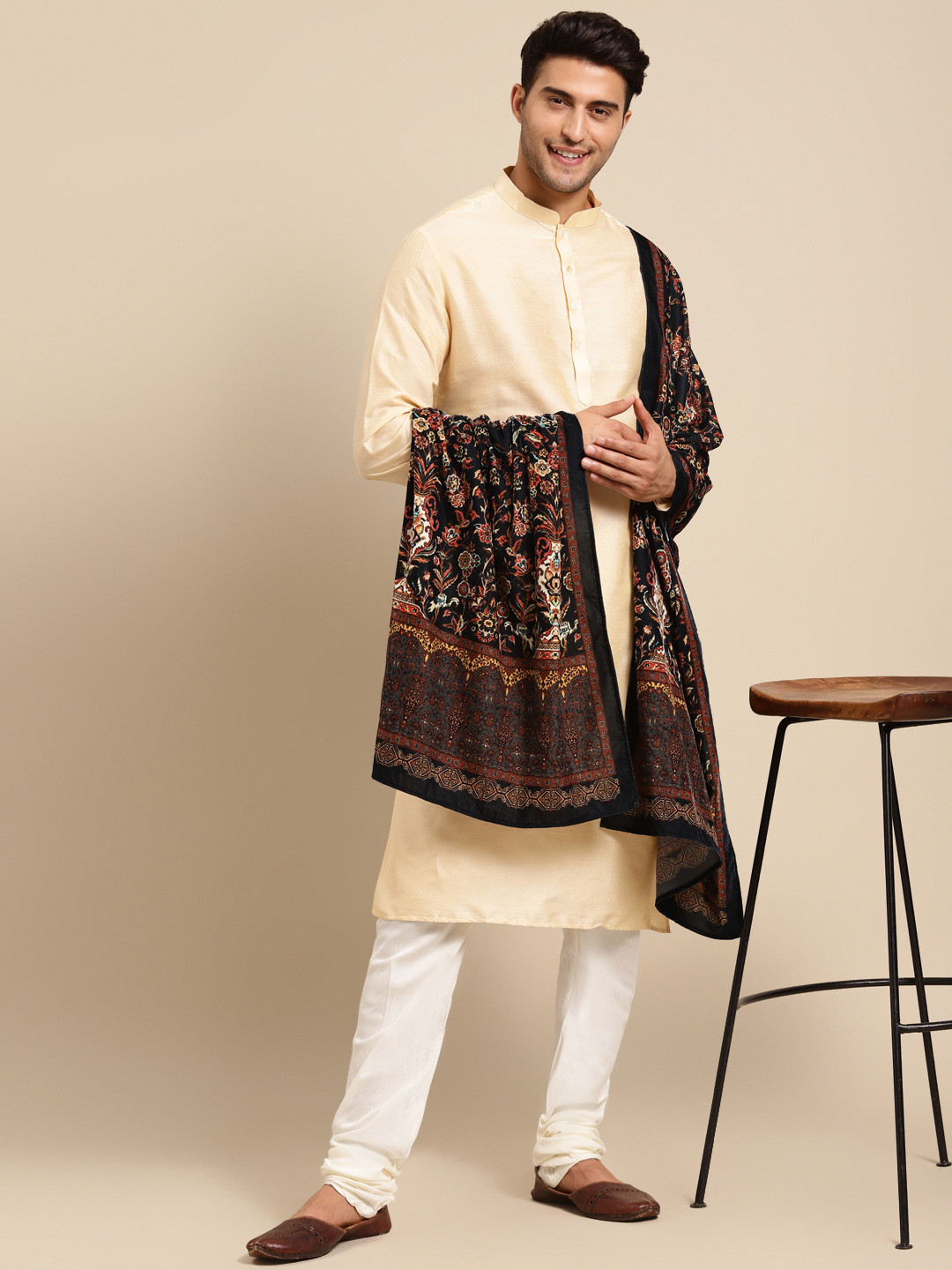 KISAH Men Cream-Coloured & White Kurta with Churidar & Shawl