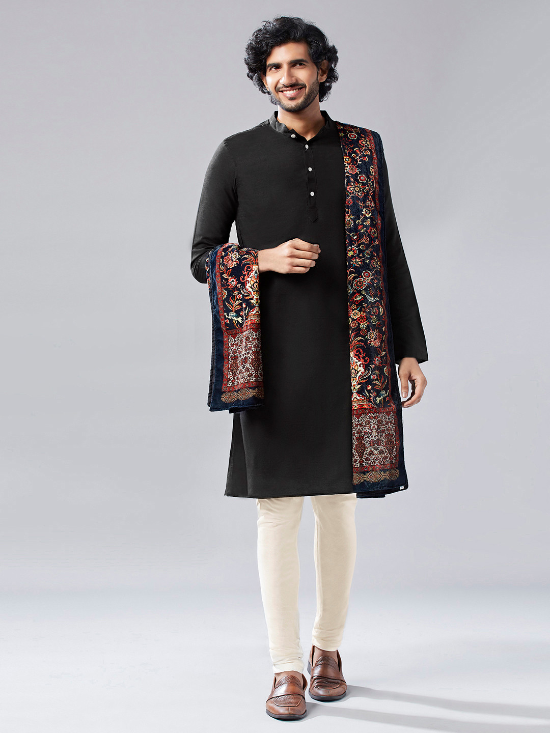 KISAH Men Black & White Kurta with Churidar & Shawl