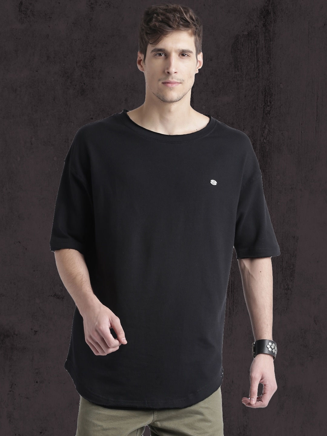 Roadster Men Black Drop-Shoulder Longline T-shirt