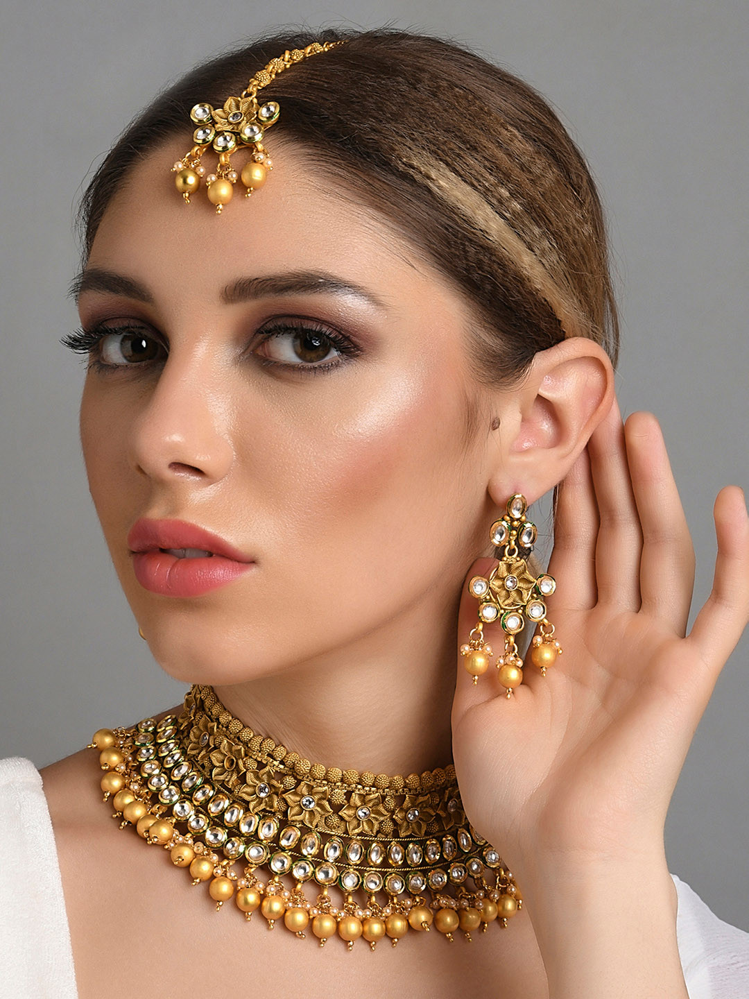 Fida Women Bridal Antique Gold-Plated Kundan Jewellery Set