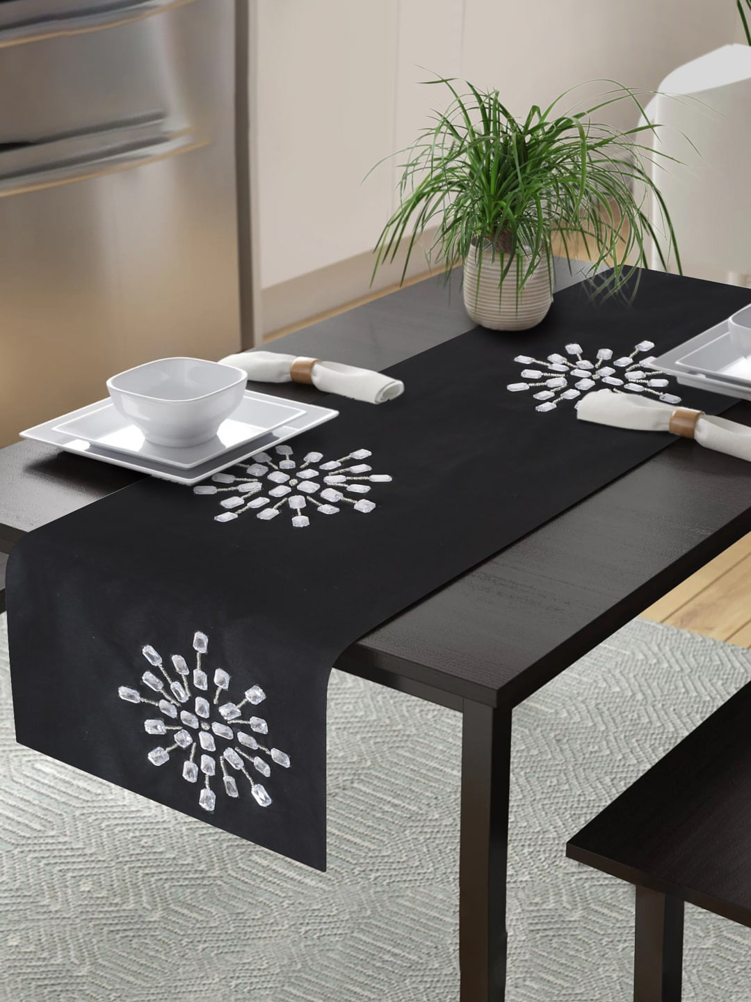Alina decor Black & White Embroidered 6-Seater Table Runner