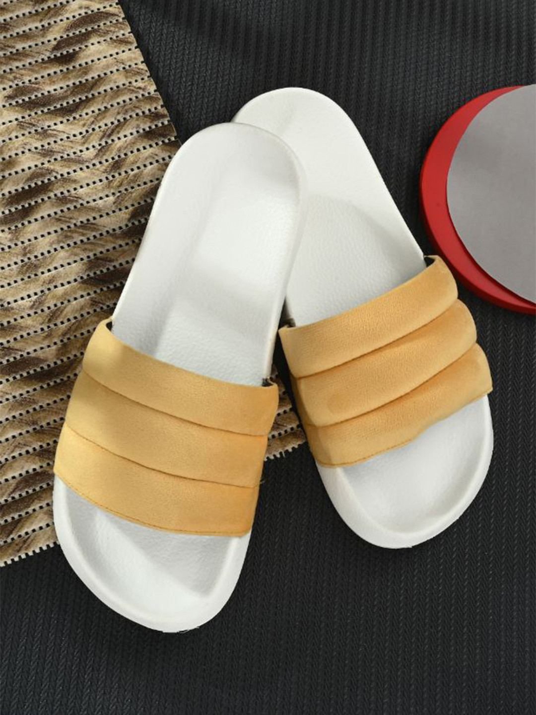 EXTRIMOS Men Yellow & White Sliders